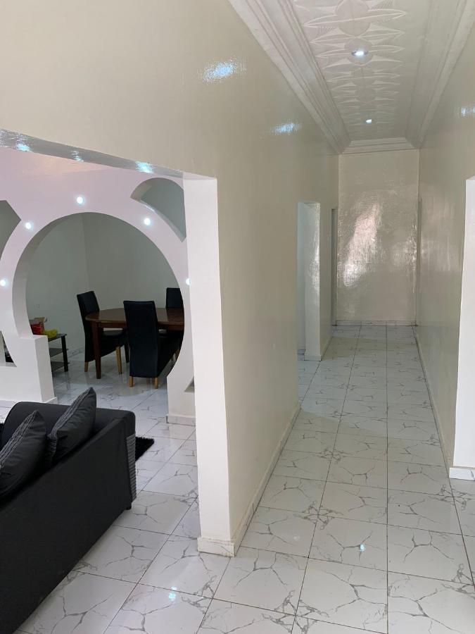 Matano Guest House Brikama Luaran gambar
